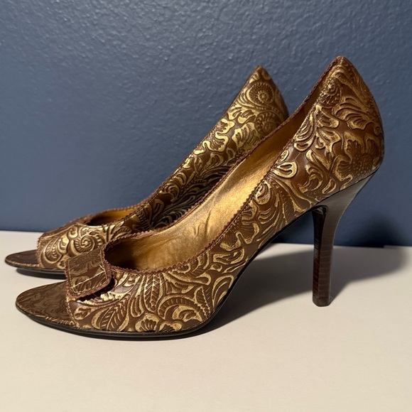 Carlos Santana Brown With Gold Embossed Floral Design Peep Toes Size 10 - Picture 1 of 8